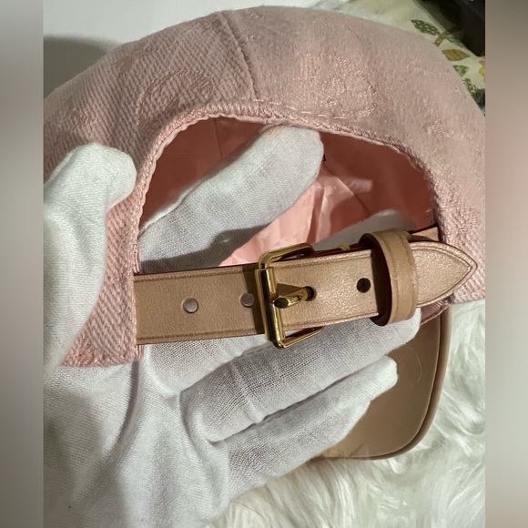 LOUIS VUITTON "Be My" Pink Monogram Woven with a Jacquard Cap - Picture 6 of 10